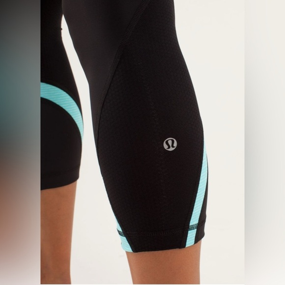 Lululemon Run Inspire II Crop Pants Black and Aqua Blue Size 8 - Picture 4 of 13